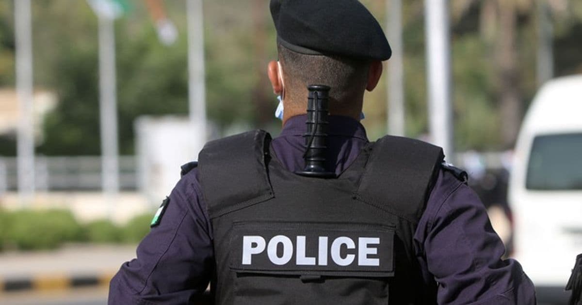 جريمة تهز عمان.. قتل زوجته واثنين من الموظفين بالرصاص
